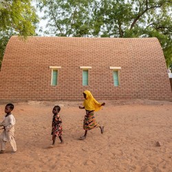 La Classe Rouge: architettura sostenibile per le scuole del  ... Immagine 3